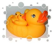 Mama-Ente mit 3 Küken