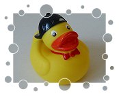 Ente mit Basecap und Fliege